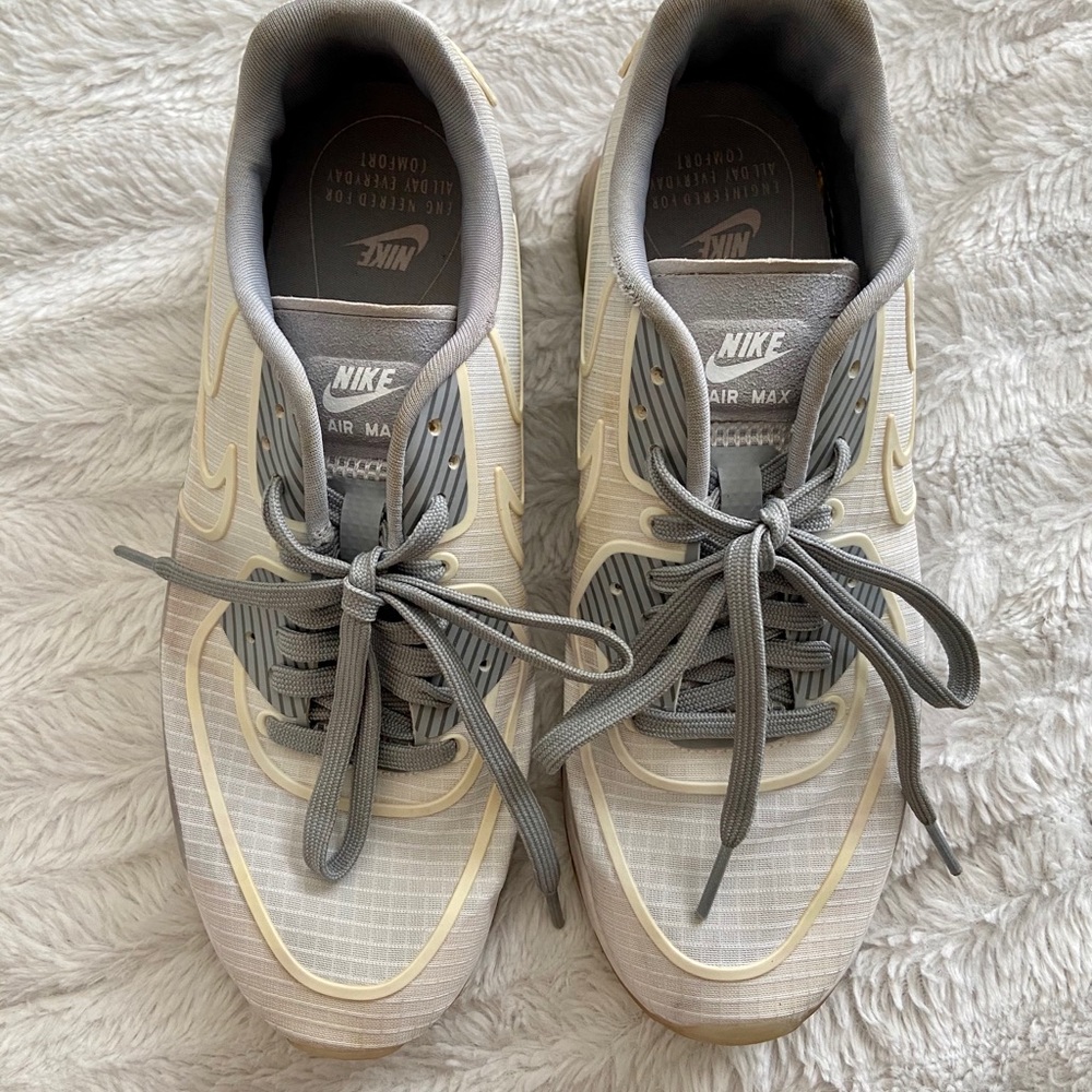 NIKE AIR MAX WHITE & REFLECTIVE